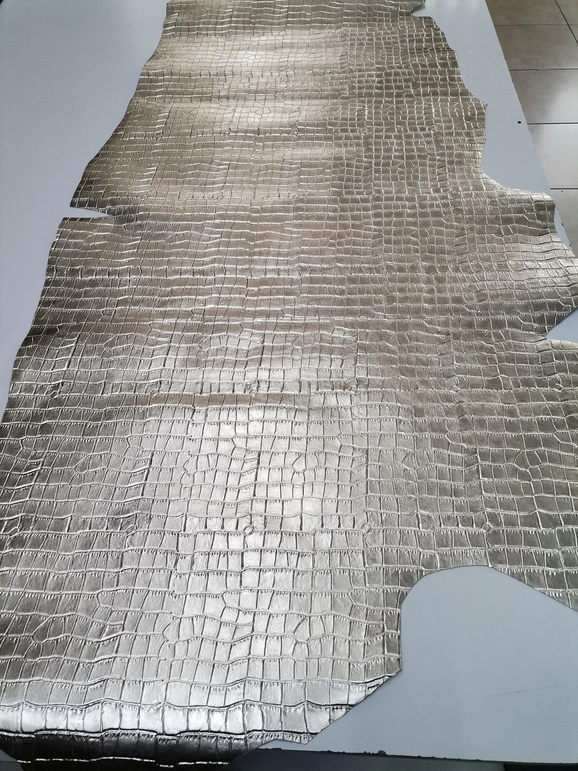 Cow leather printed crocodile effect, genuine cowhide leather sheets alligator embossed, thickness 1,2mm(3 oz)